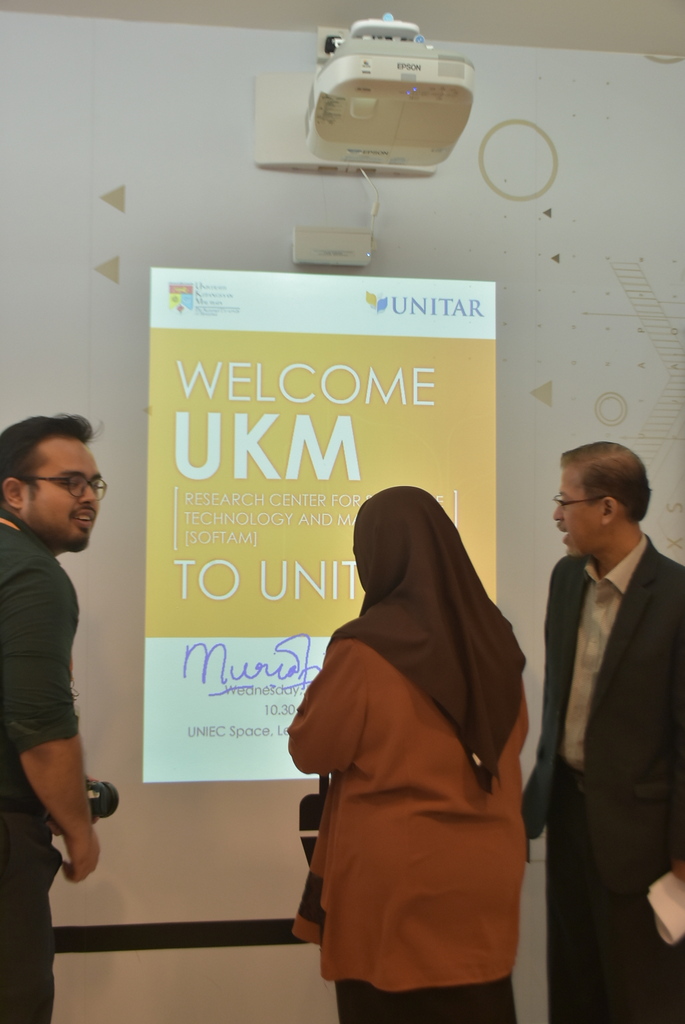 UKM 1696